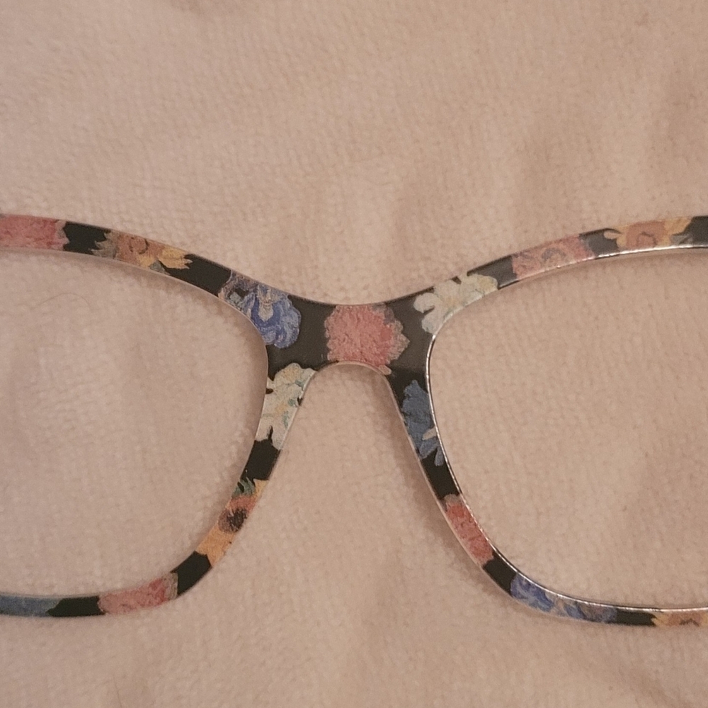 Paireyeware floral topper for Wanda frames